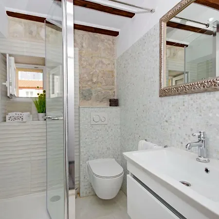 Kika Luxury Oldtown سبليت