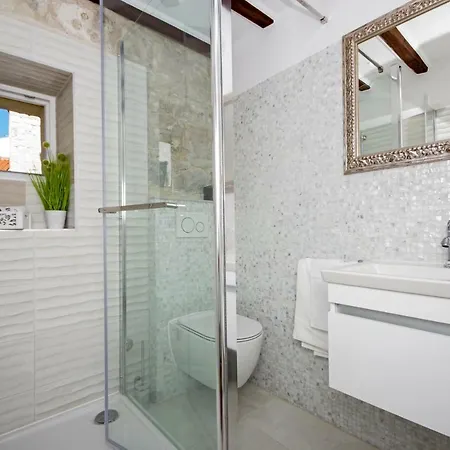 Kika Luxury Oldtown Apartment Split