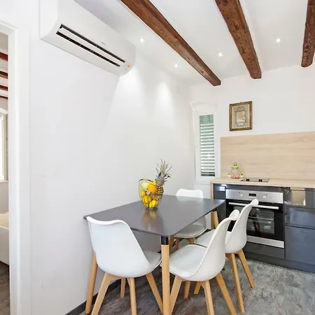 Kika Luxury Oldtown Apartment